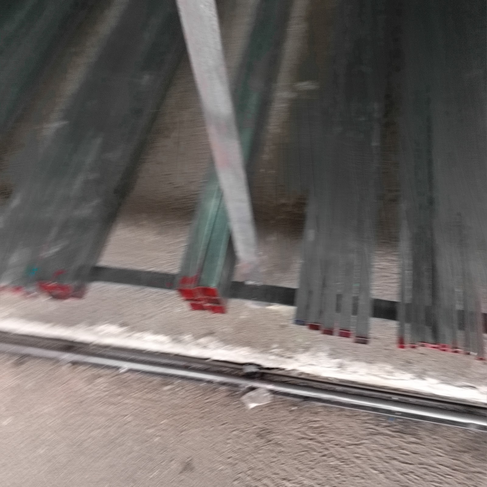 Stok siku besi berbagai ukuran di toko